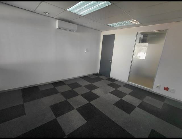 724M² OFFICE TO LET IN BRYANSTON